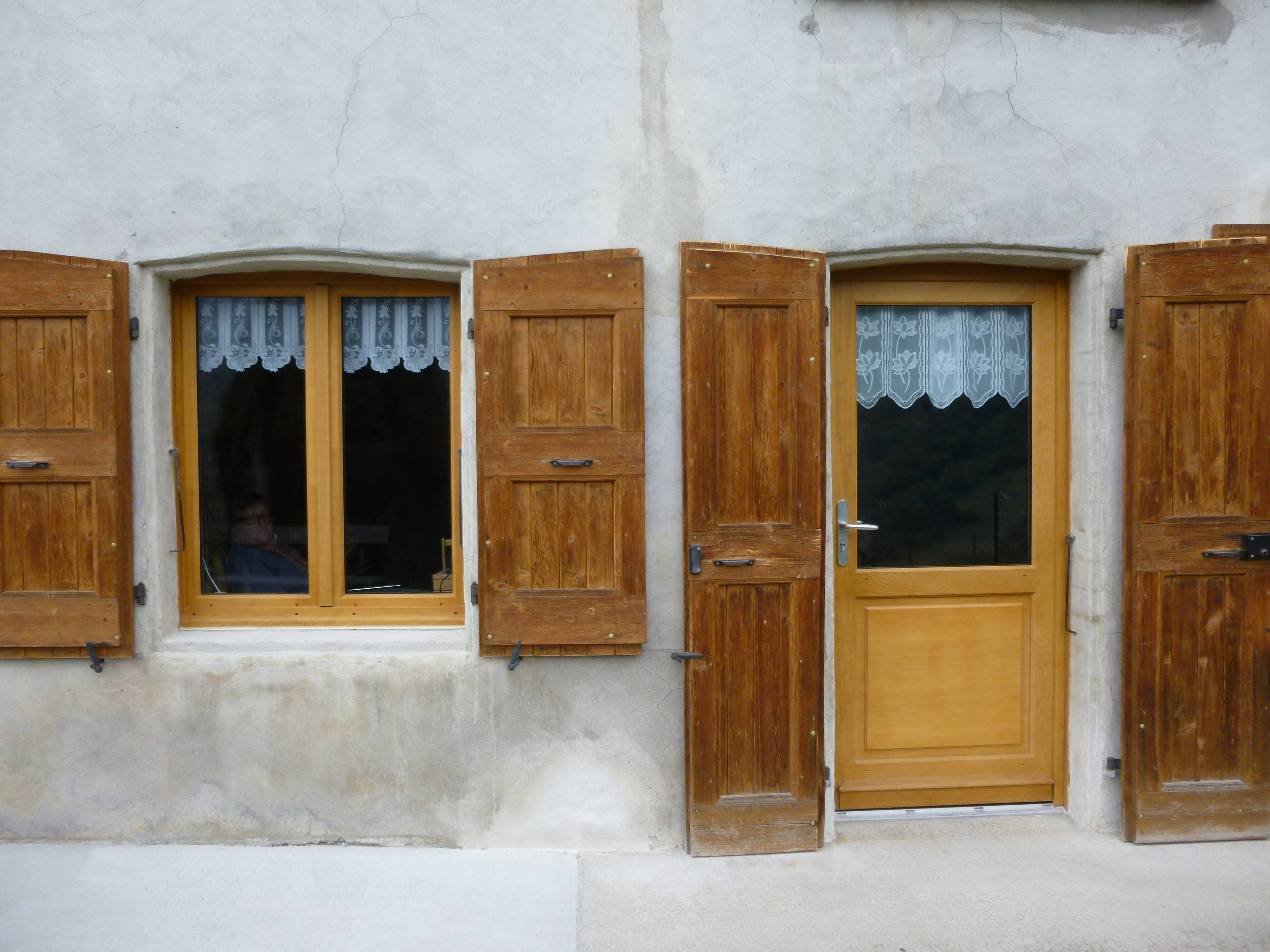 Porte et fenêtres en bois vitrés